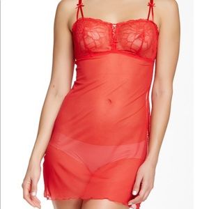 Nwot wacoal BTempted B gorgeous chemise size M